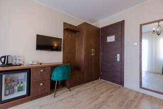 Отель HOTEL BLOOM Батуми Двухместный номер с 1 кроватью и балконом-6