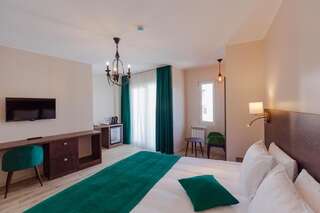 Отель HOTEL BLOOM Батуми Двухместный номер с 1 кроватью, вид на сад-8