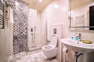 Отель HOTEL BLOOM Батуми Двухместный номер с 1 кроватью, вид на сад-1